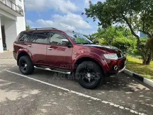 Mitsubishi Montero 2012