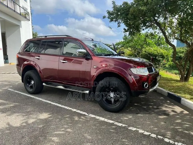Mitsubishi Montero 2012