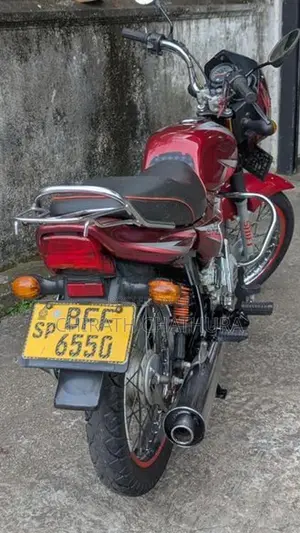 Bajaj CT100 2017