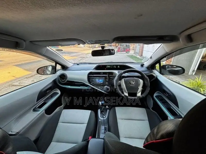 Toyota Aqua 2012