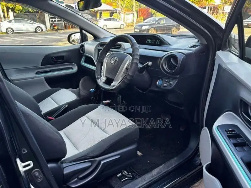 Toyota Aqua 2012