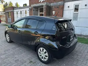 Toyota Aqua 2012