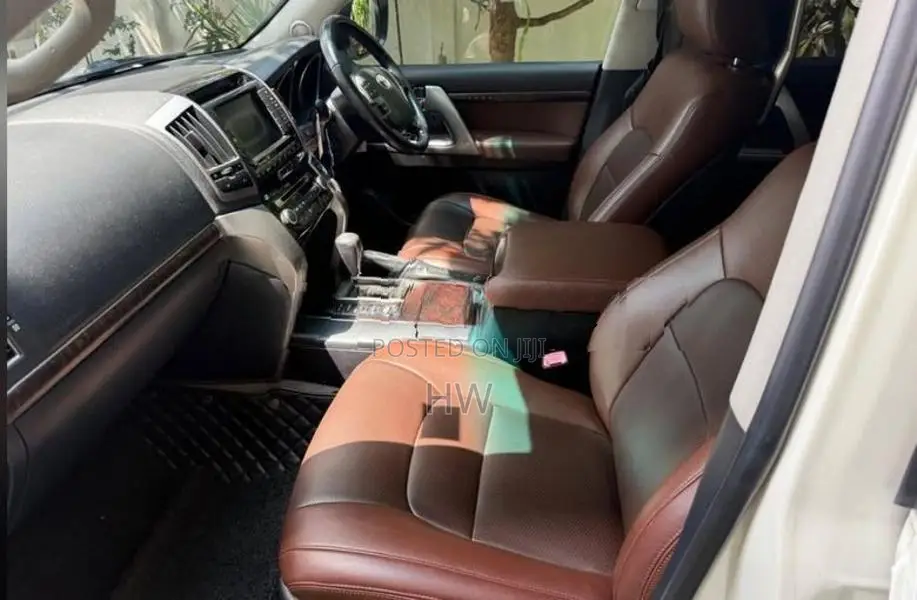 Toyota Land Cruiser Sahara V8 2012