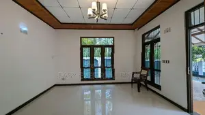 වෙන්නප්පුව නගරයට ආසන්නයෙන් අංග සම්පූර්ණ නිවසක්