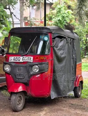 Bajaj RE 2017