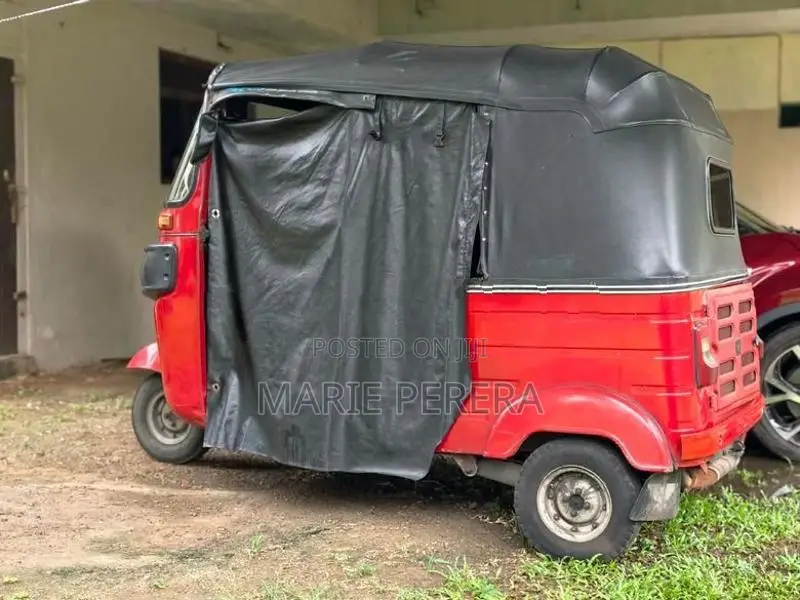 Bajaj RE 2017