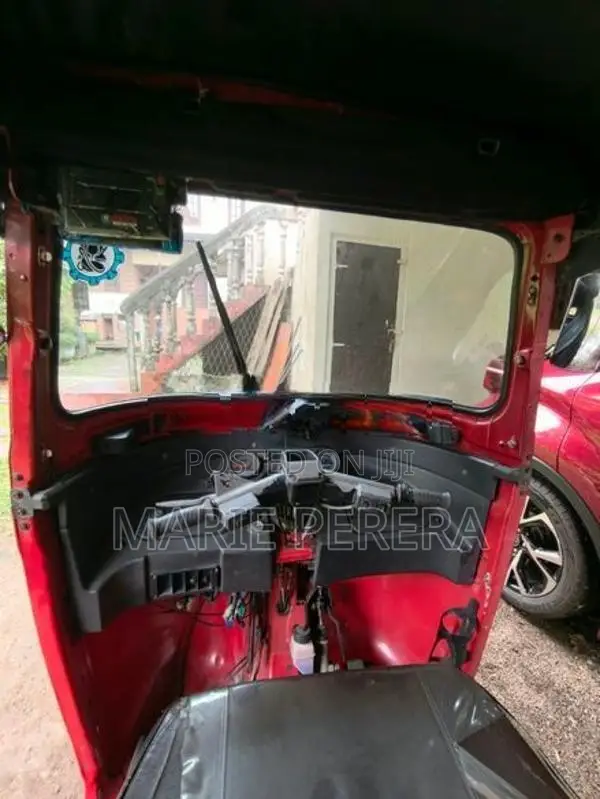 Bajaj RE 2017
