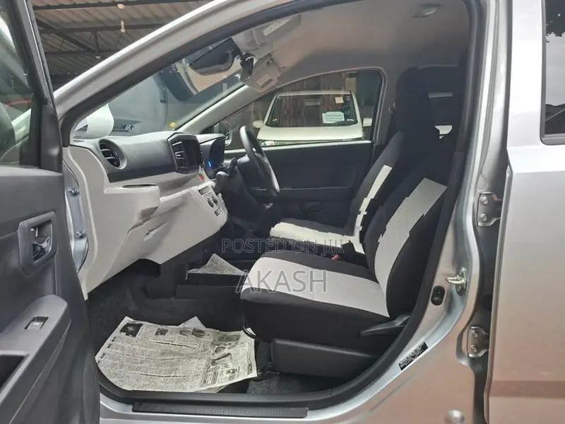 Daihatsu Mira 2024