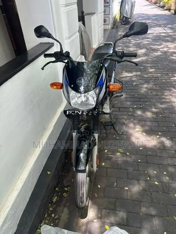 Bajaj CT100 ES 2025