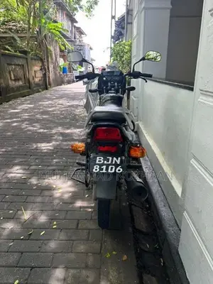 Bajaj CT100 ES 2025