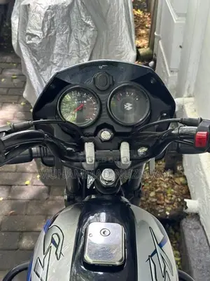 Bajaj CT100 ES 2025