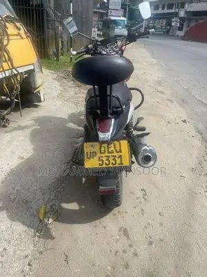 Bajaj V15 2016