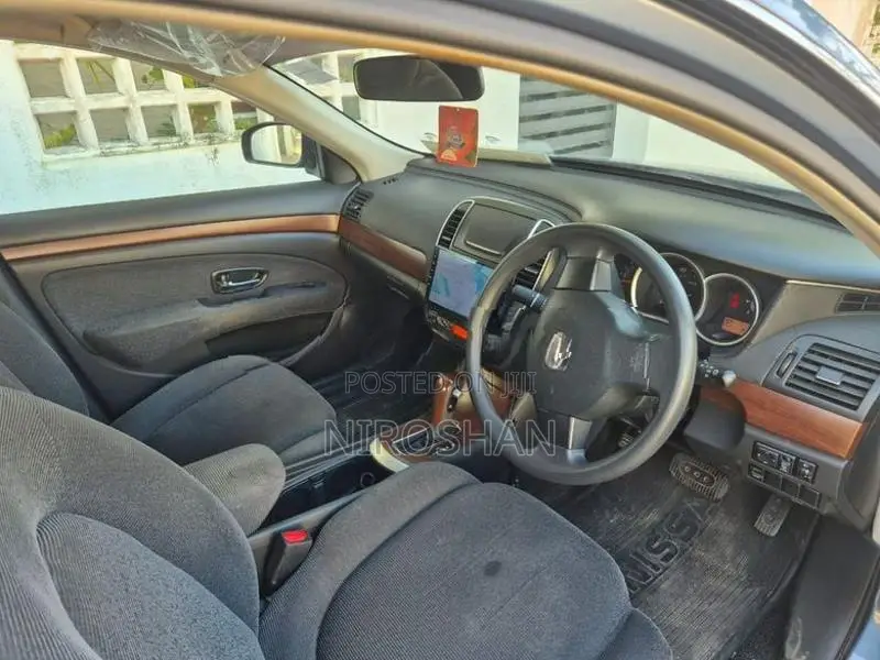 Nissan Bluebird 2011
