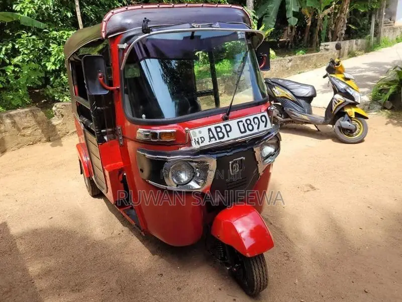 Bajaj RE Three Wheeler 2017