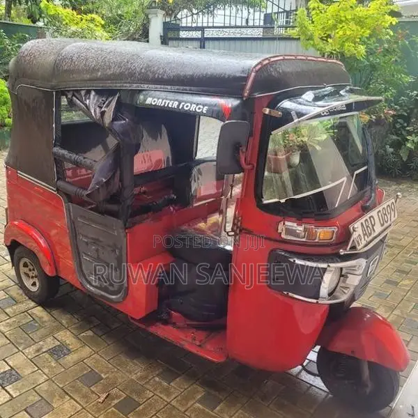 Bajaj RE Three Wheeler 2017