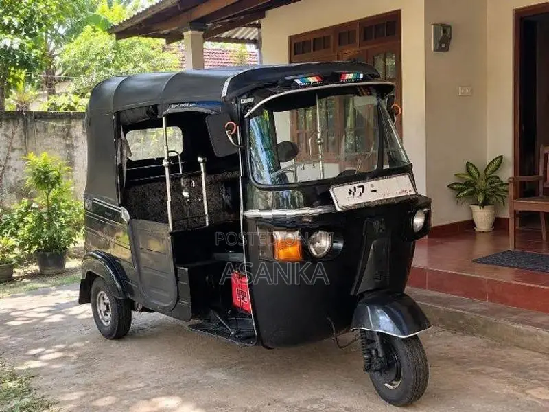 Bajaj RE 2012