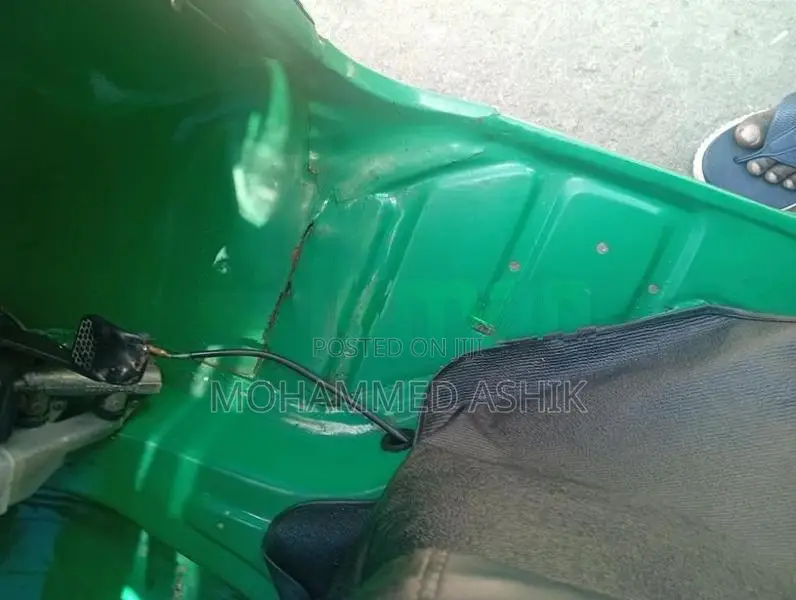 Bajaj RE 2006