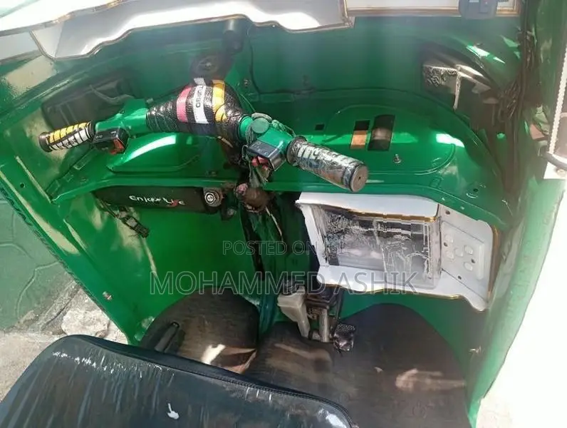 Bajaj RE 2006