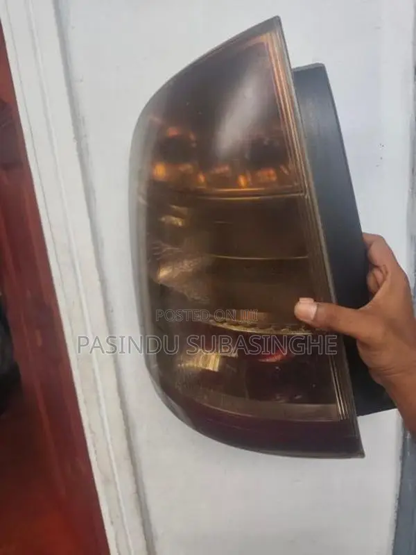 Toyota Prius 2nd Gen Tail Light