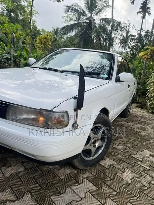 Nissan Sunny Super Saloon 1990