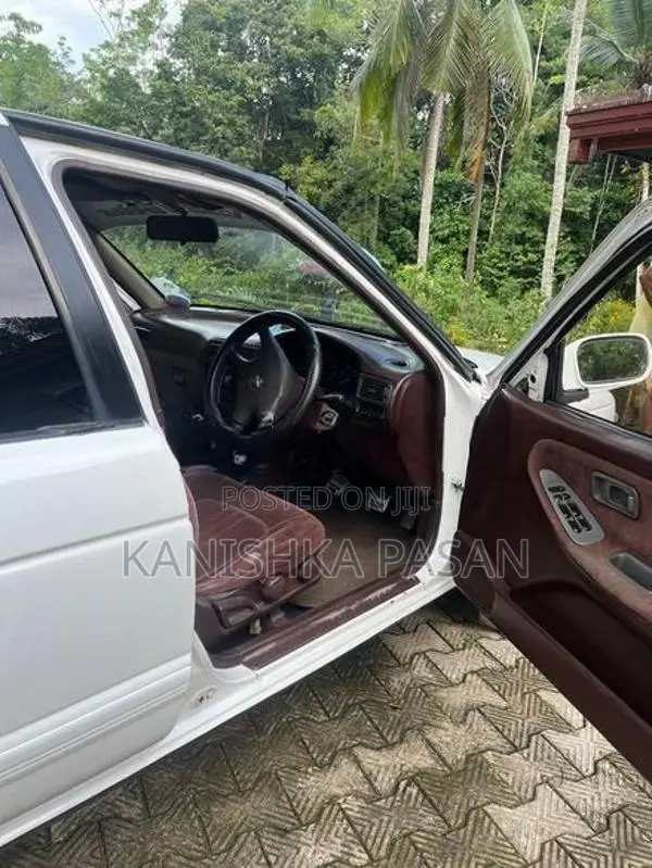 Nissan Sunny Super Saloon 1990