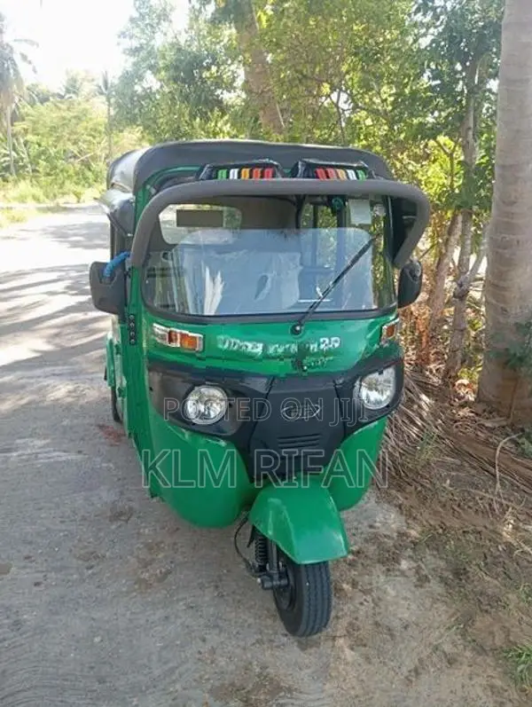 Bajaj RE 2025