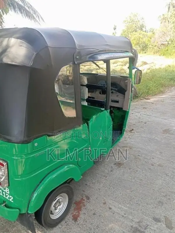Bajaj RE 2025