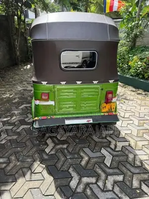 Bajaj RE 2012