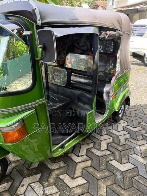 Bajaj RE 2012