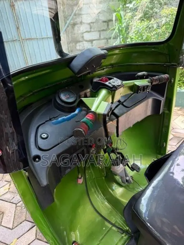 Bajaj RE 2012
