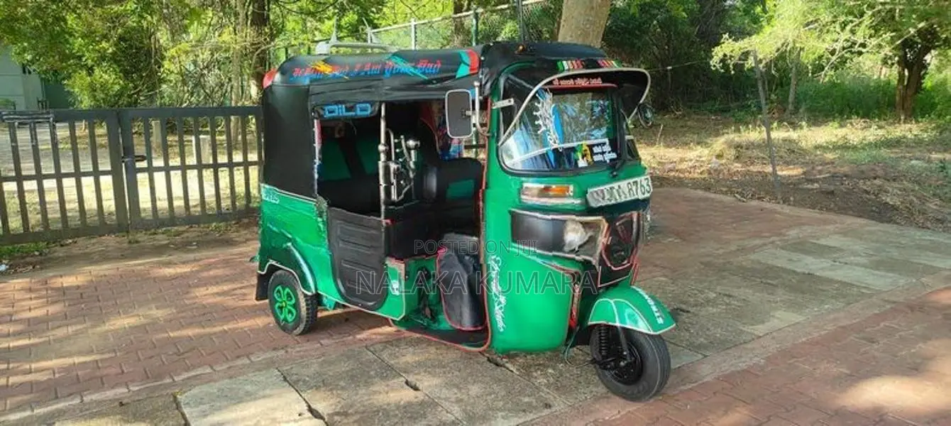 Bajaj RE 2015