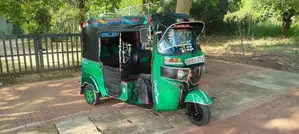 Bajaj RE 2015