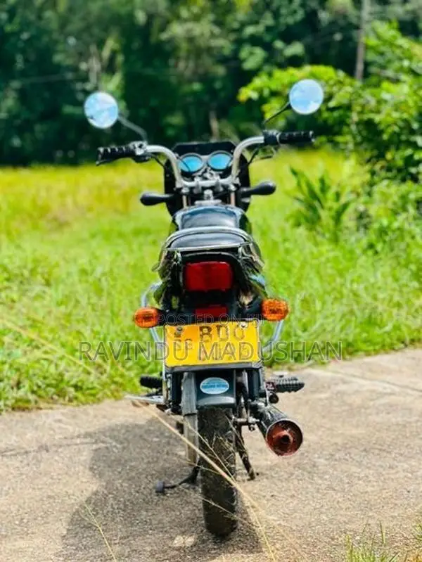 Bajaj CT100 2016