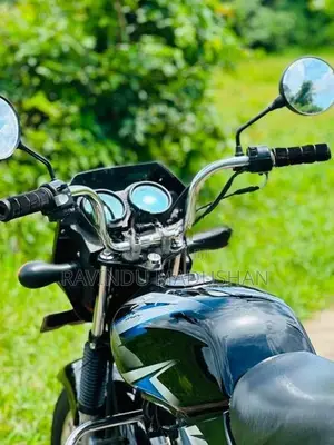 Bajaj CT100 2016
