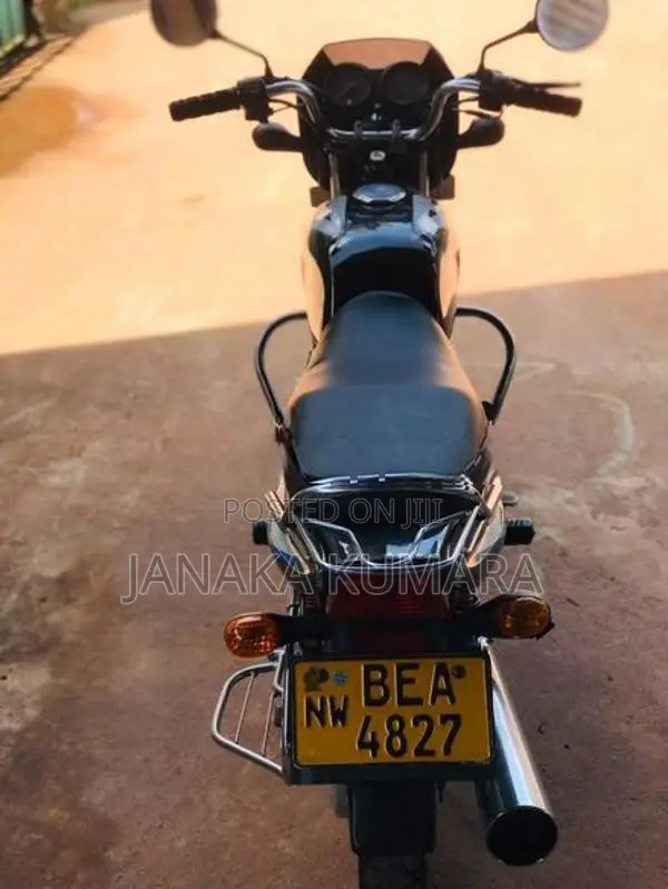 Bajaj CT100 2016