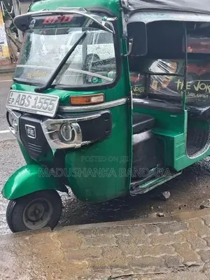 Bajaj RE 2018