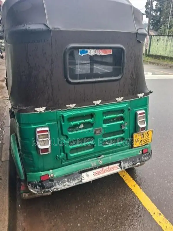 Bajaj RE 2018