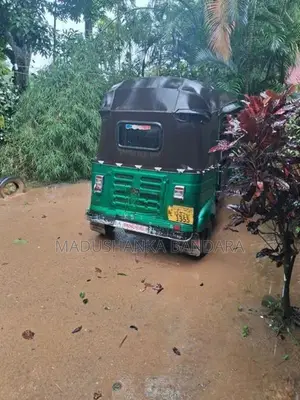 Bajaj RE 2018