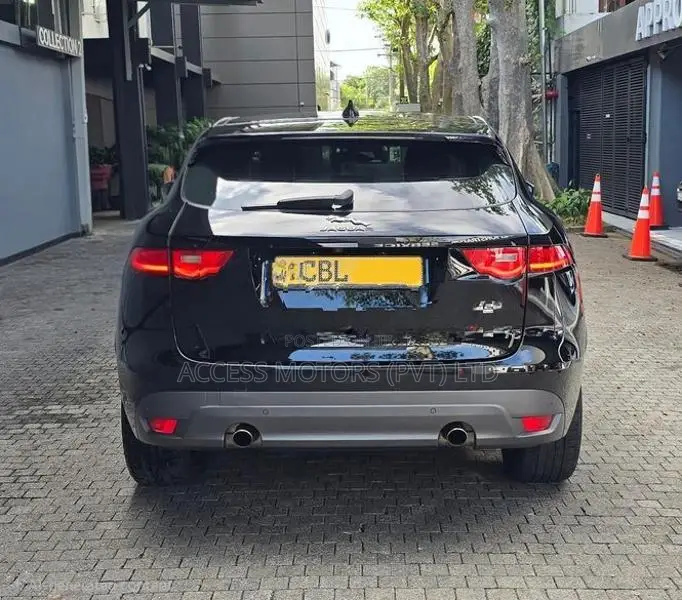 Jaguar F-Pace 25t AWD 2019