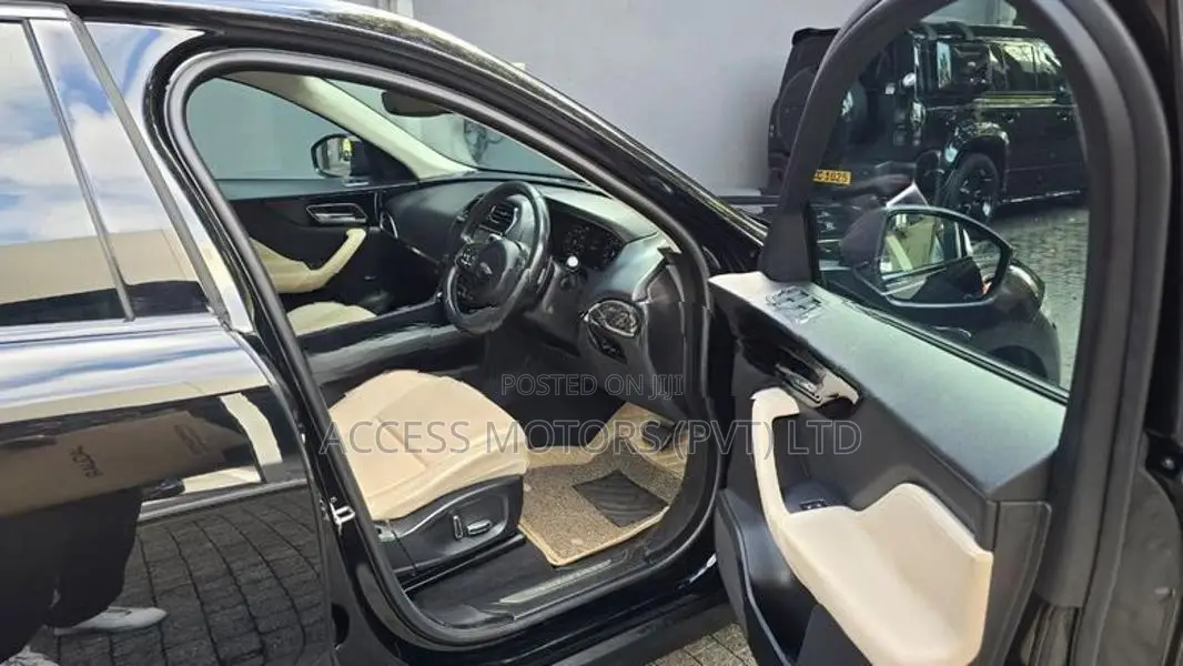 Jaguar F-Pace 25t AWD 2019
