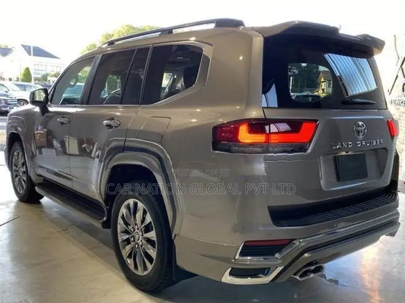 Toyota Land Cruiser LC 300 - ZX 2026