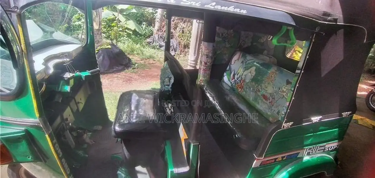 Bajaj RE AAA 2012