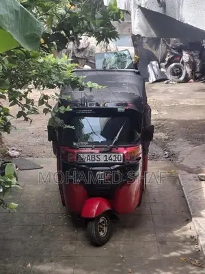 Bajaj RE 2018