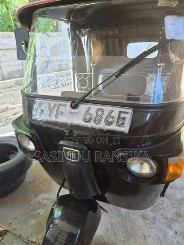 Bajaj RE 2011