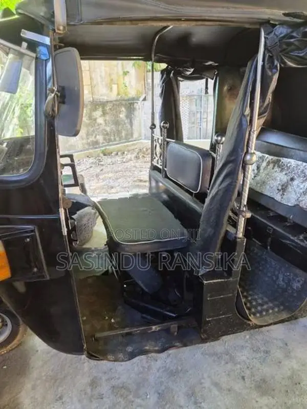 Bajaj RE 2011