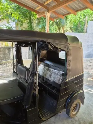 Bajaj RE 2011