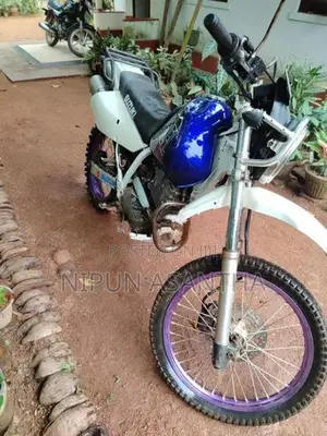 Suzuki Djebel 2000