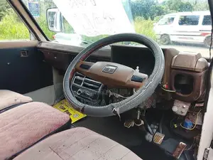 Toyota LH30 30-Xxxx 1982