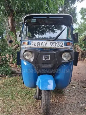 Bajaj RE 2015