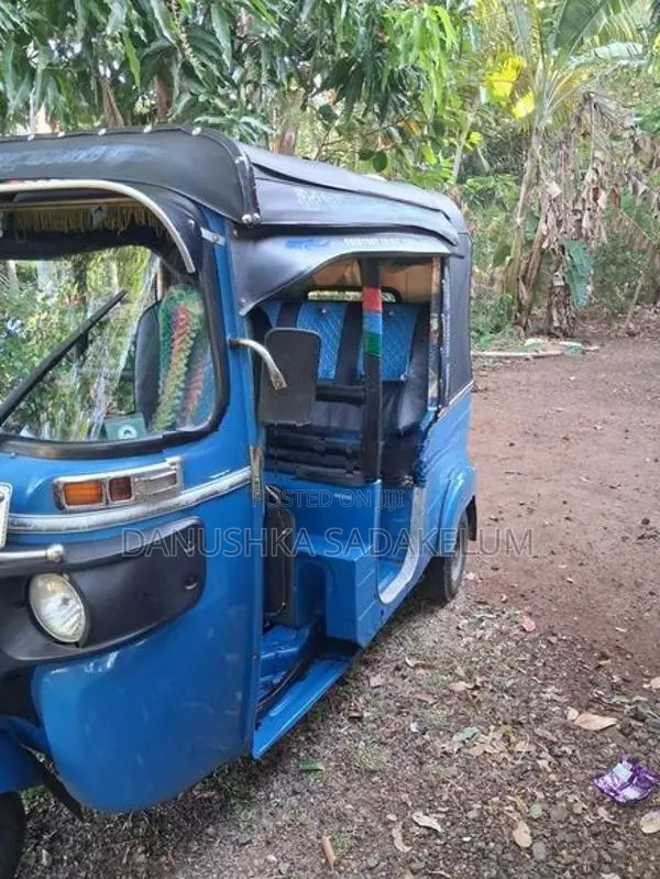 Bajaj RE 2015